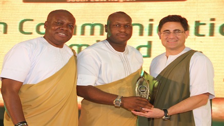 (L-r): Ken Ogujiofor, director, Channel Sales, Etisalat Nigeria, Abba Shitu, chief executive officer, Sharubutu and Sons Nigeria Limited, and Matthew Willsher, acting chief executive officer, Etisalat Nigeria, during Etisalat’s 2014 Distribution Partners Awards held in Lagos.